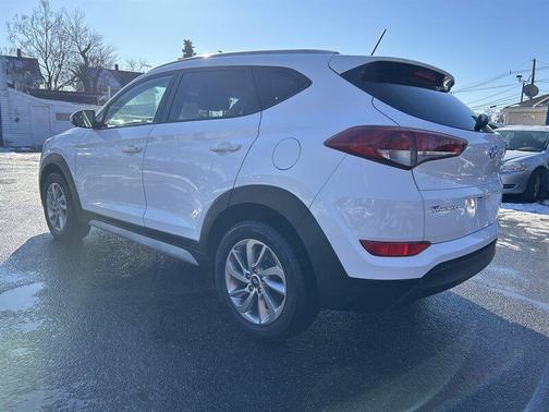 2017 Hyundai TUCSON SE