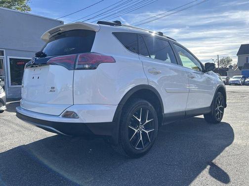 2017 Toyota RAV4 SE