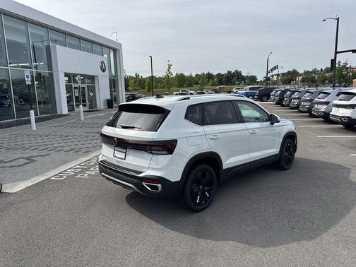 2025 Volkswagen Taos 1.5T SE