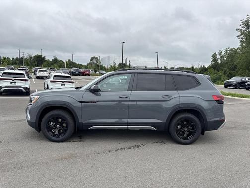 2025 Volkswagen Atlas 2.0T Peak Edition