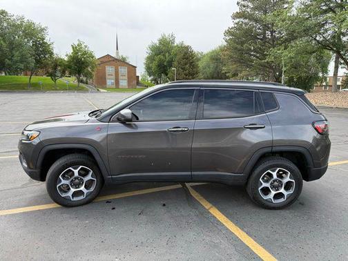 Granite Crystal Metallic Clearcoat 2022 Jeep Compass Trailhawk