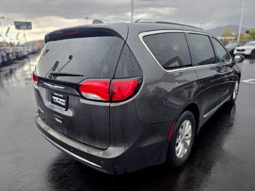 Granite Crystal Metallic Clearcoat 2018 Chrysler Pacifica Touring-L