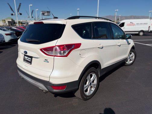 White Platinum 2014 Ford Escape SE
