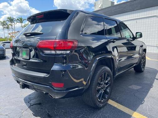 2022 Jeep Grand Cherokee Laredo