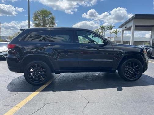 2022 Jeep Grand Cherokee Laredo