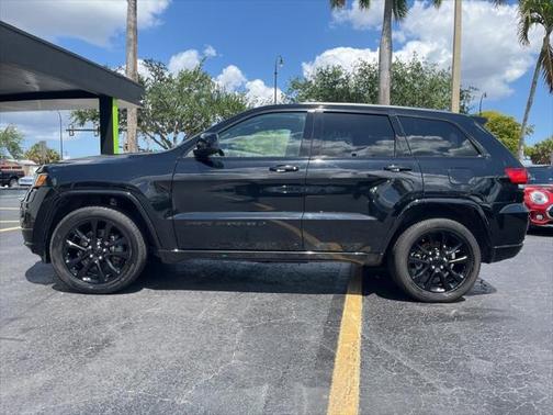 2022 Jeep Grand Cherokee Laredo