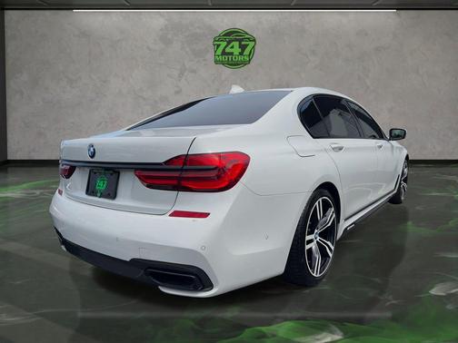 2017 BMW 750 I