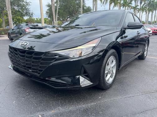 2022 Hyundai ELANTRA SE