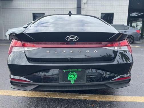 2022 Hyundai ELANTRA SE