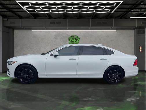 2018 Volvo S90 T5 Momentum