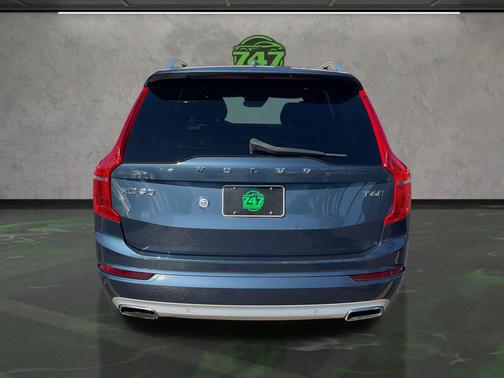 2018 Volvo XC90 T6 Momentum