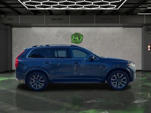 2018 Volvo XC90 T6 Momentum