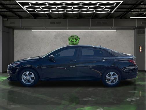 2021 Hyundai ELANTRA SE