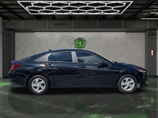 2021 Hyundai ELANTRA SE