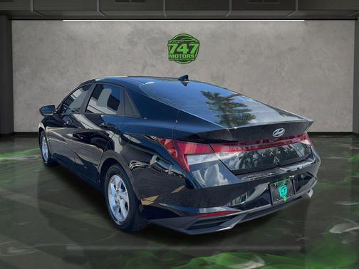 2021 Hyundai ELANTRA SE