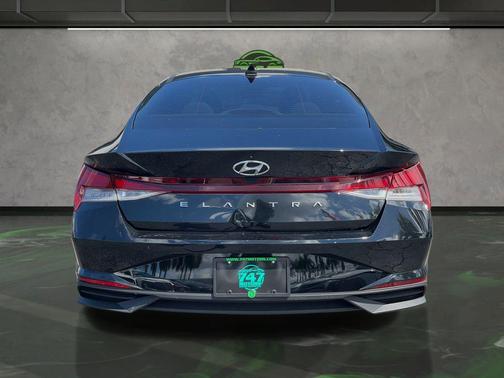 2021 Hyundai ELANTRA SE