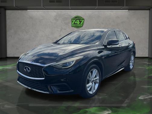 2017 INFINITI QX30 Luxury