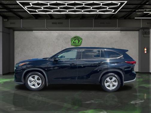 2020 Toyota Highlander LE