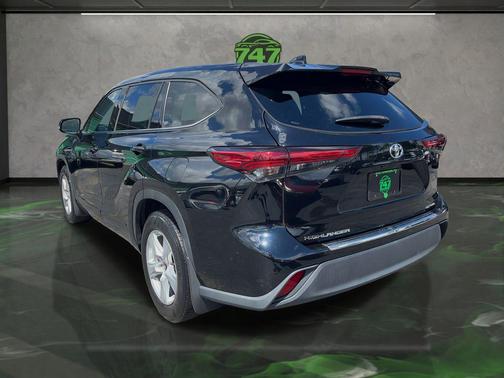 2020 Toyota Highlander LE