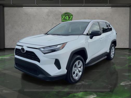 2024 Toyota RAV4 LE