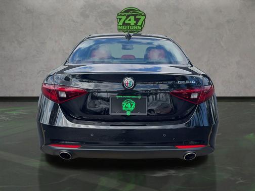 2021 Alfa Romeo Giulia Base