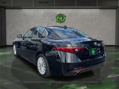 2021 Alfa Romeo Giulia Base