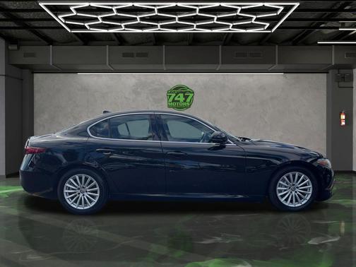 2021 Alfa Romeo Giulia Base