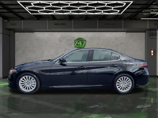 2021 Alfa Romeo Giulia Base