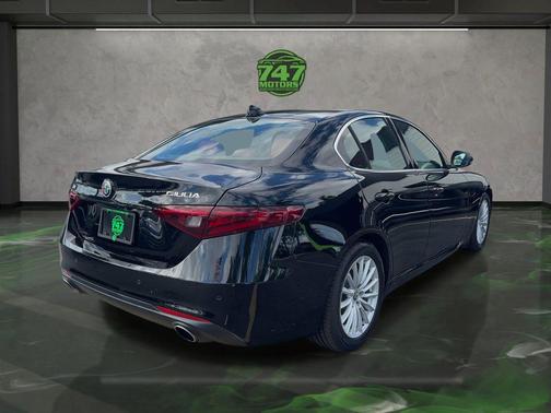 2021 Alfa Romeo Giulia Base