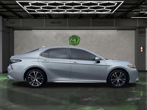 2019 Toyota Camry SE