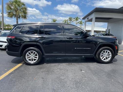 2022 Jeep Grand Cherokee L Laredo