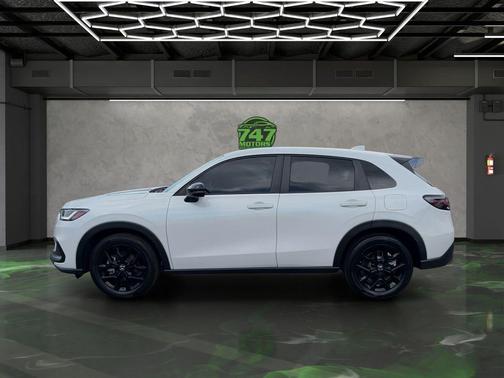 Platinum White Pearl 2024 Honda HR-V Sport