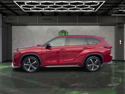 2022 Toyota Highlander XSE