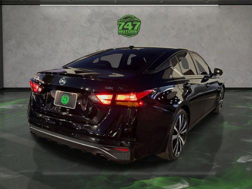 2022 Nissan Altima SR FWD