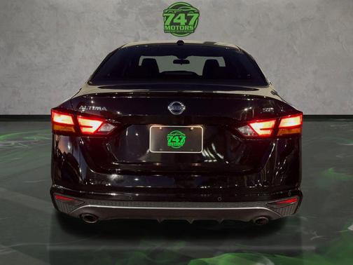 2022 Nissan Altima SR FWD
