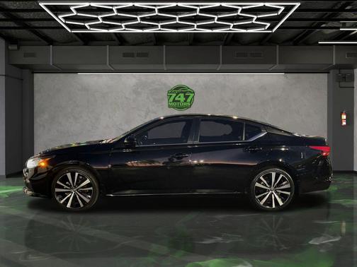 2022 Nissan Altima SR FWD