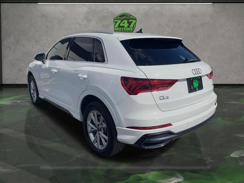 2022 Audi Q3 45 S line Premium