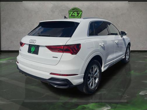 2022 Audi Q3 45 S line Premium