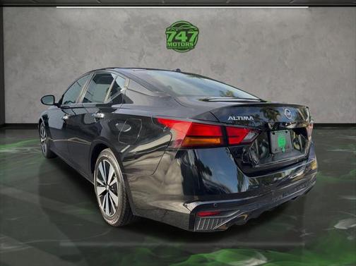 2021 Nissan Altima 2.5 SV