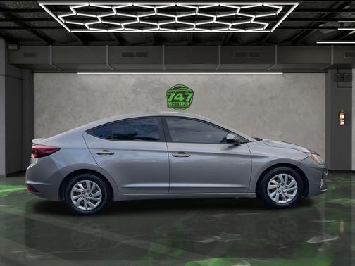 2020 Hyundai ELANTRA SE