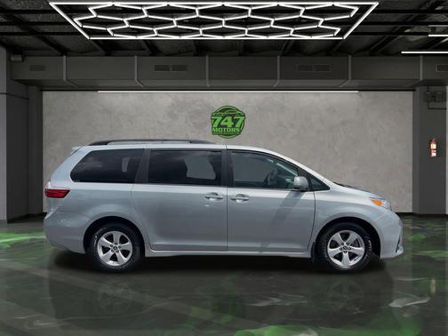 2020 Toyota Sienna LE