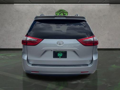 2020 Toyota Sienna LE