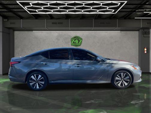 2021 Nissan Altima 2.5 SV