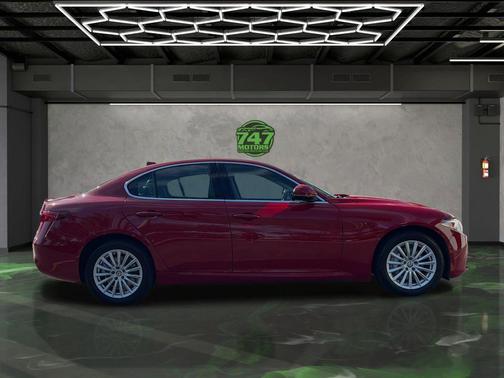 2021 Alfa Romeo Giulia Base