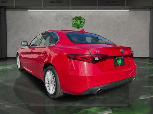 2021 Alfa Romeo Giulia Base