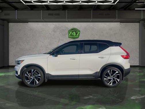 2020 Volvo XC40 T4 R-Design