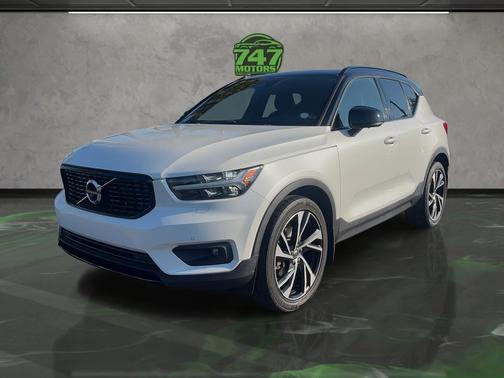2020 Volvo XC40 T4 R-Design
