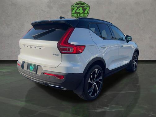 2020 Volvo XC40 T4 R-Design