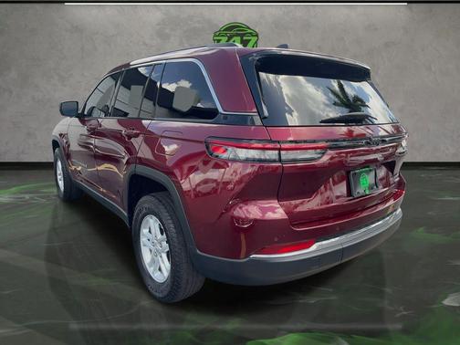 2023 Jeep Grand Cherokee Laredo