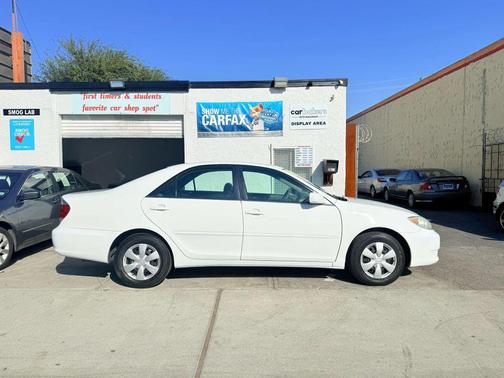2005 Toyota Camry LE